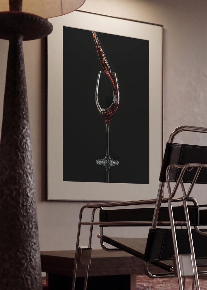 Dynamic Red Wine Pour