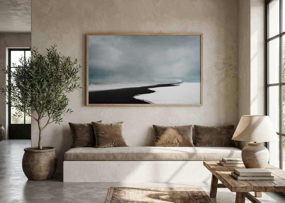 Svart strand på vintern