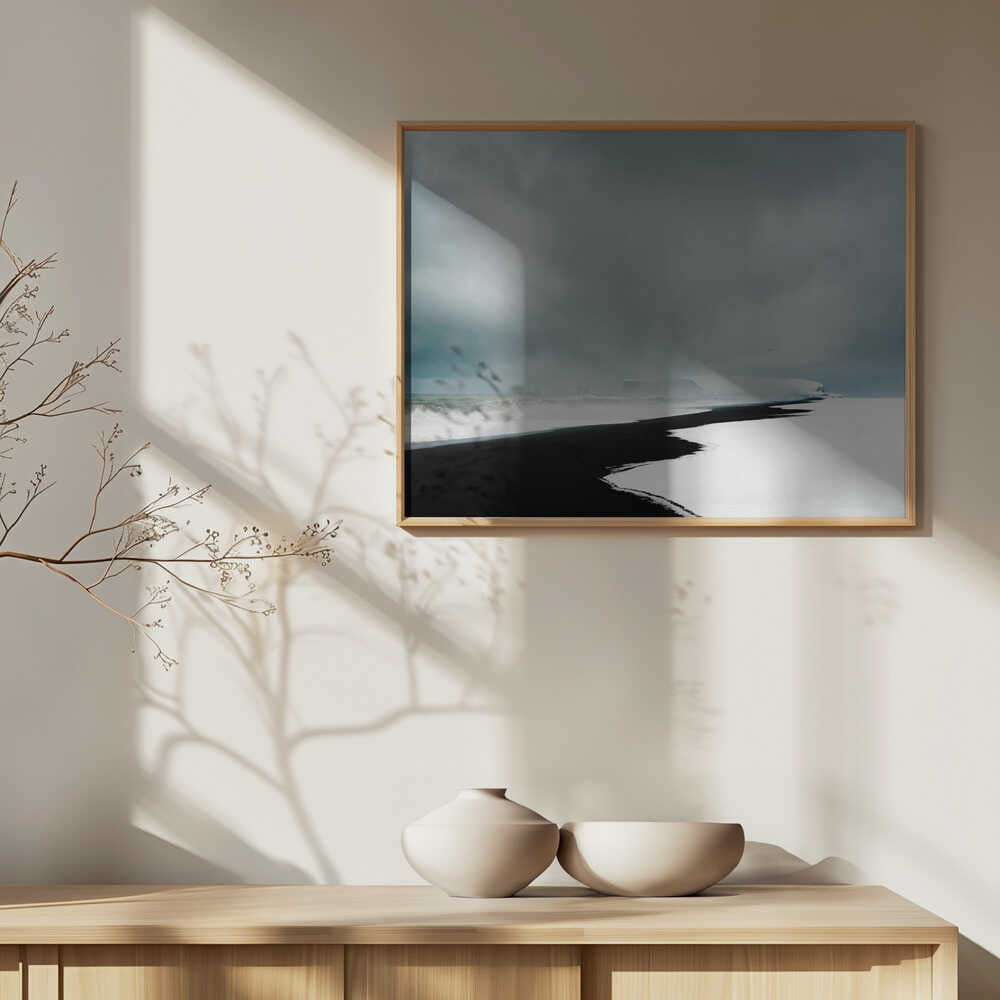 Svart strand på vintern